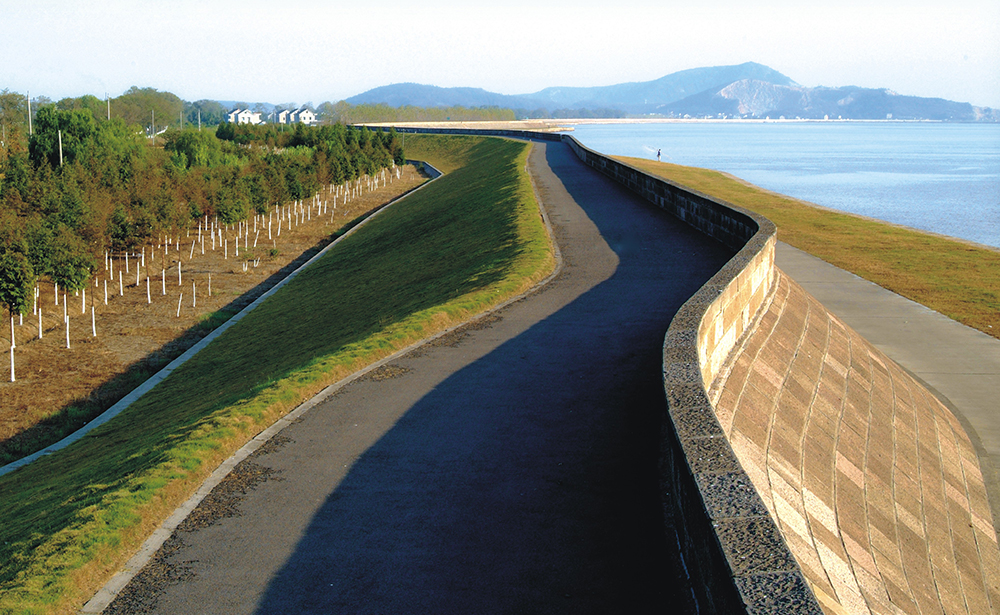 浙江省钱塘江北岸险段标准海塘工程（鲁班奖）.jpg